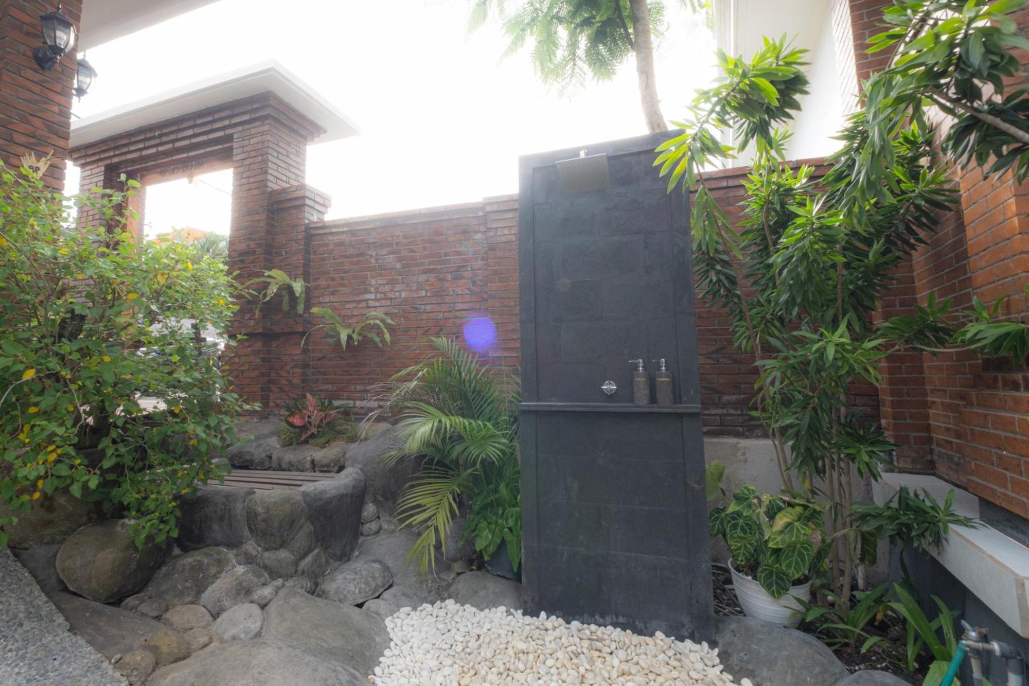 Bali Bata Canggu Guesthouse Exterior photo